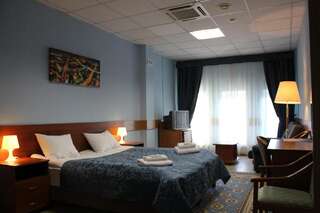 Гостиница  на Белорусском Москва Двухместный номер с 2 отдельными кроватями и общей ванной комнатой-1